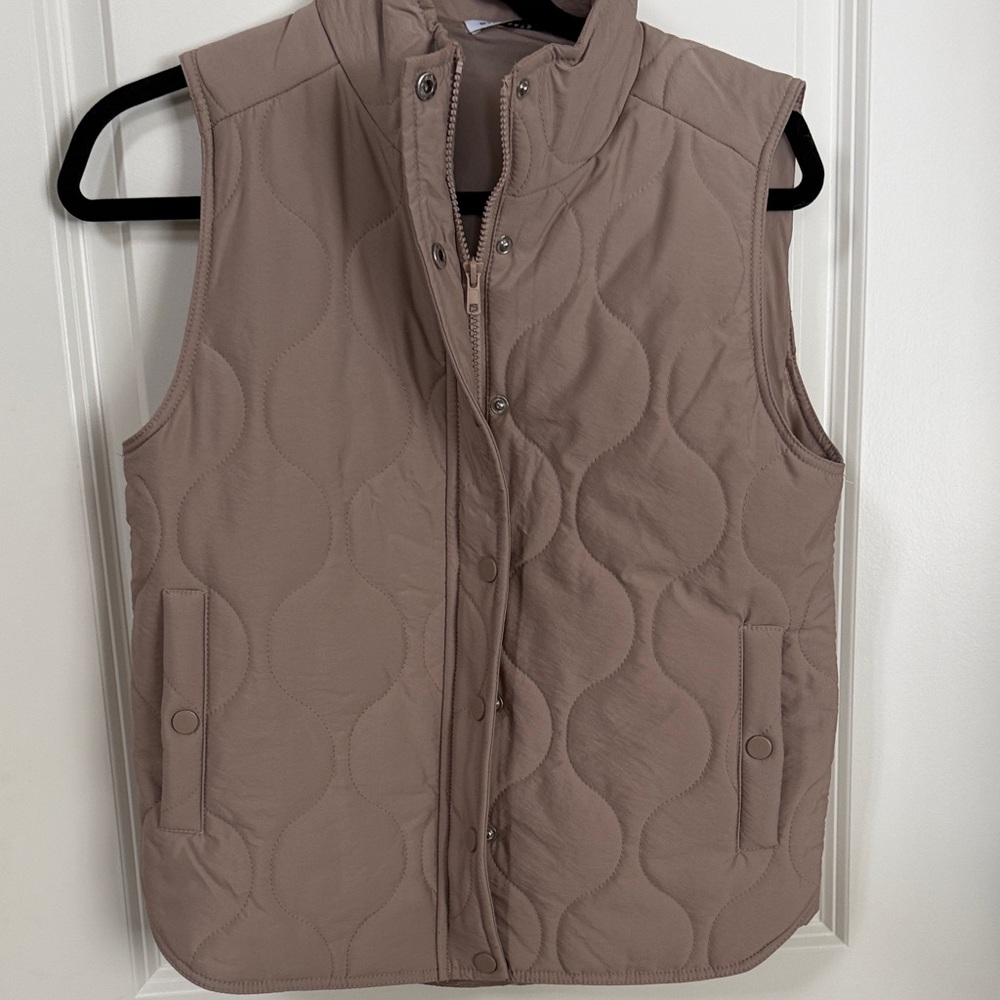 Women’s Quilted Vest in Tan